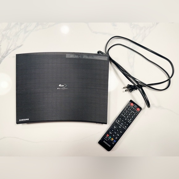 Samsung Blue Ray Player w/ Remote - Picture 4 of 5